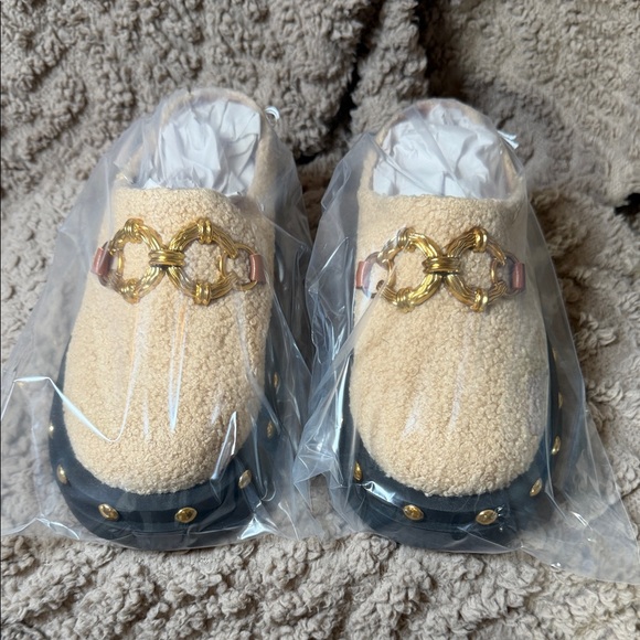 Circus by Sam Edelman Cream and Black Loafers with Gold Details - Picture 14 of 14